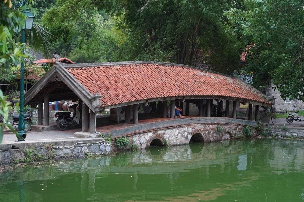 Cầu Nhật Tiên và Nguyệt Tiên (Nguồn: Internet).